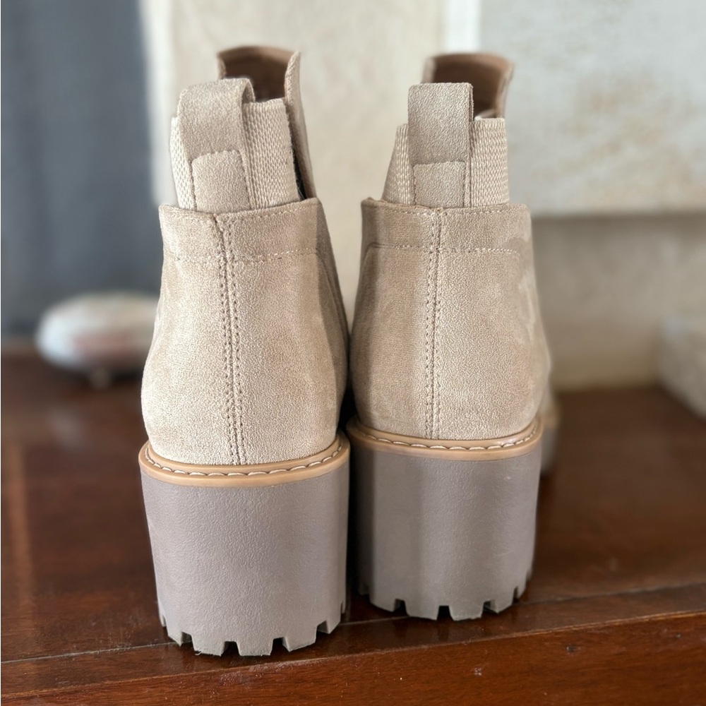 Dolce Vita Rango Suede Almond Beige Ankle Boots Wedge Booties Lug Sole - Picture 6 of 8
